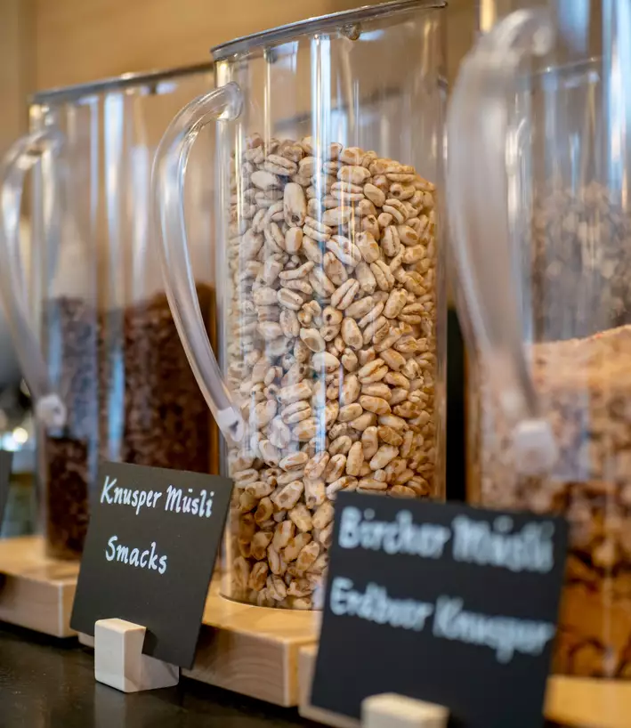 Müsliauswahl am Frühstücksbuffet