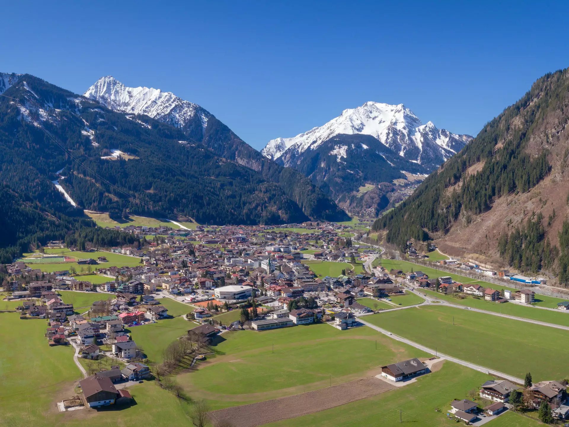 Panorama von Mayrhofen im Sommer