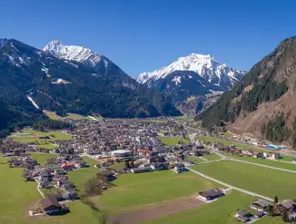 Panorama von Mayrhofen im Sommer