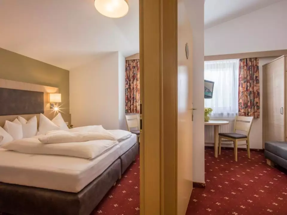 Komfortables Mansardenzimmer mit extra Wohnbereich