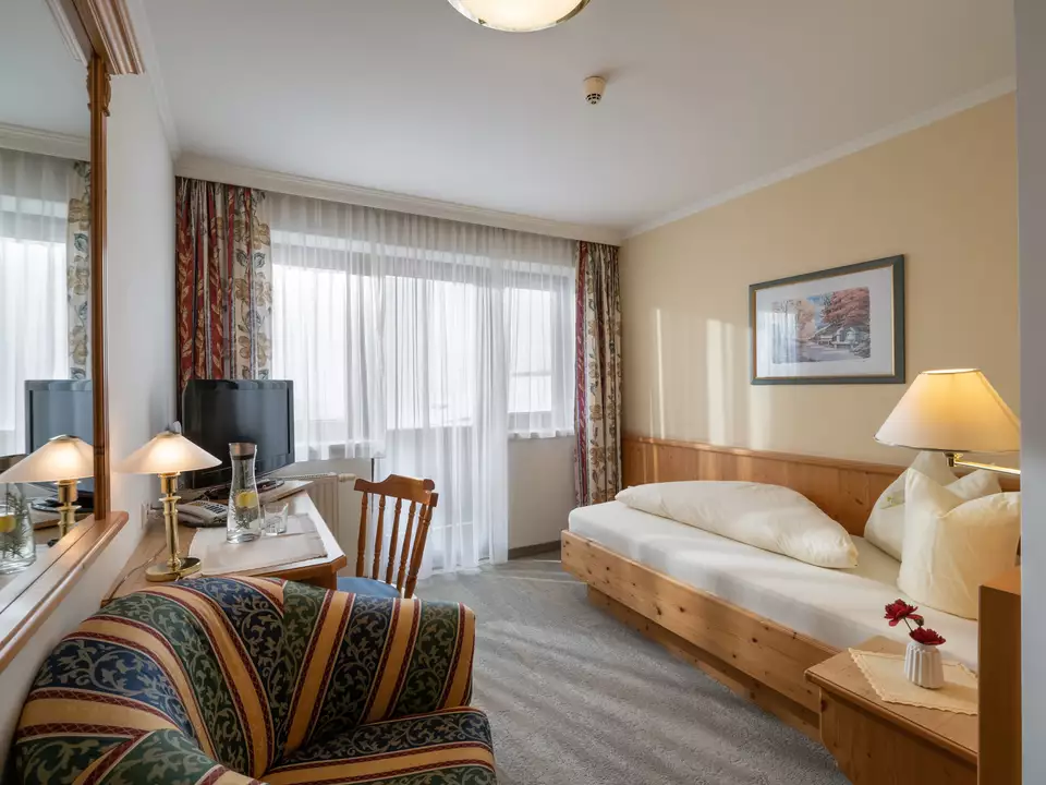 Einzelzimmer mit Holzinterieur