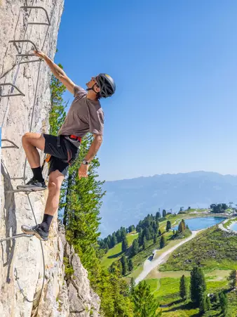Klettersteig in der Sommer Erlebniswelt Mountopolis 