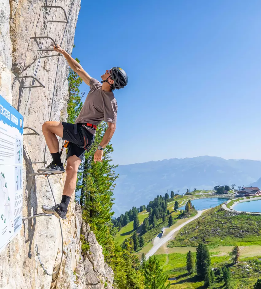 Klettersteig in der Sommer Erlebniswelt Mountopolis 