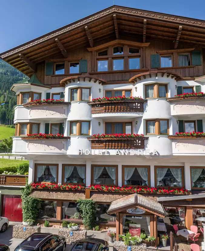 Traditionelles Hotel in den Zillertaler Alpen mit zentraler Lage